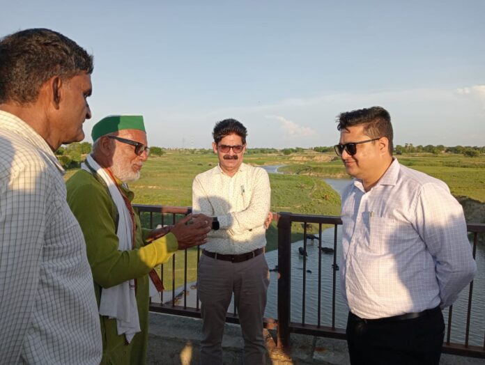 The District Magistrate inspected the erosion of Ganga near Gurani Pump Canal